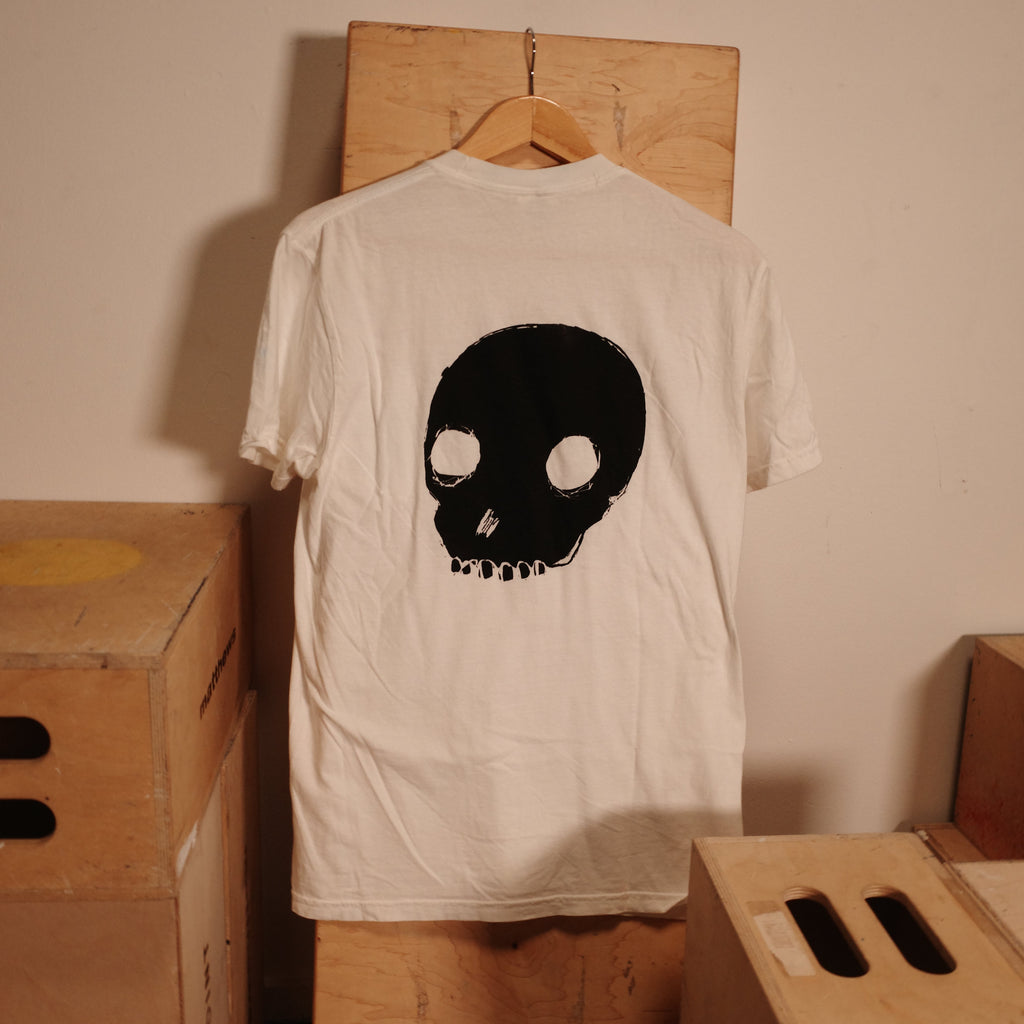 skull pocket T - white