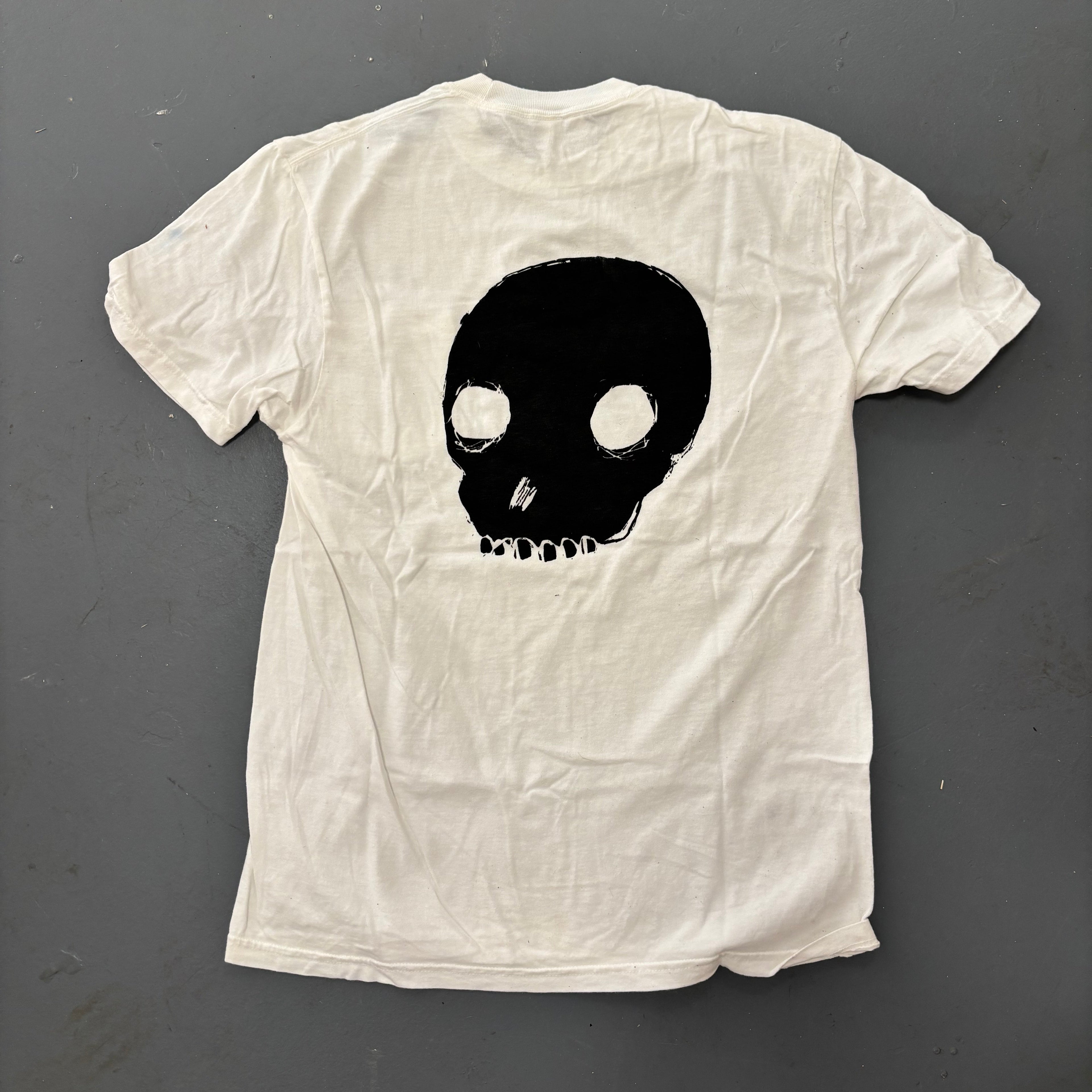 skull pocket T - white